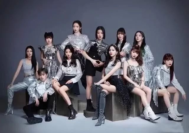 就是这个团队的团综,其中就有硬糖少女研究所的录制,所以从名字也可以