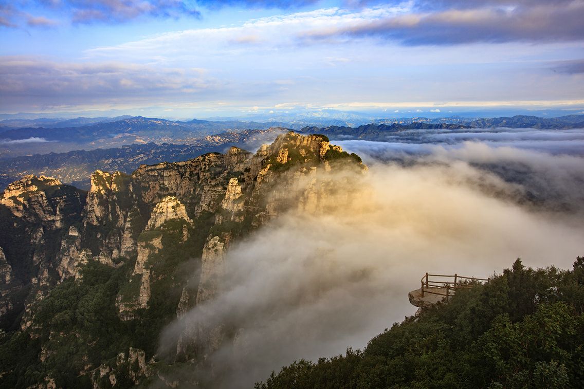 河北很受欢迎的一座山,最高峰佛光顶海拔2096米,是5a景区