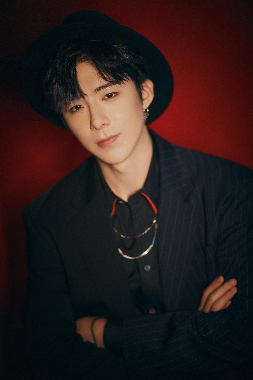 刘宇宁all black造型亮相东方风云榜音乐盛典红毯