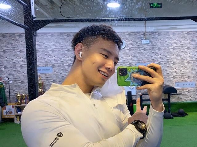 组图:爱好健身的北京26岁185cm中医小哥哥,有酒窝的男生真帅!