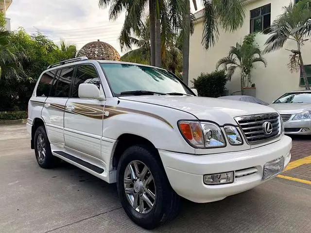 08款雷克萨斯lx470售价8万,无论坐哪都能体验到舒适的乘坐感受