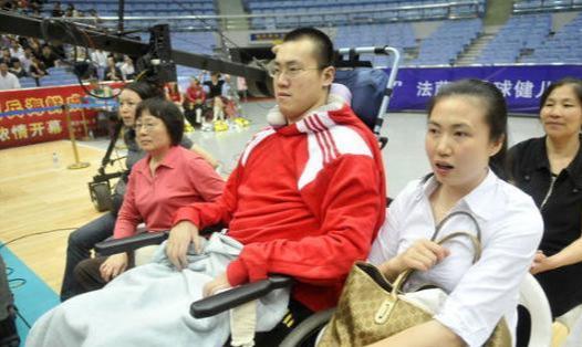 后来周苏红二婚嫁给了富豪曹红璧,婚后两人生下了一个女儿,周苏红让