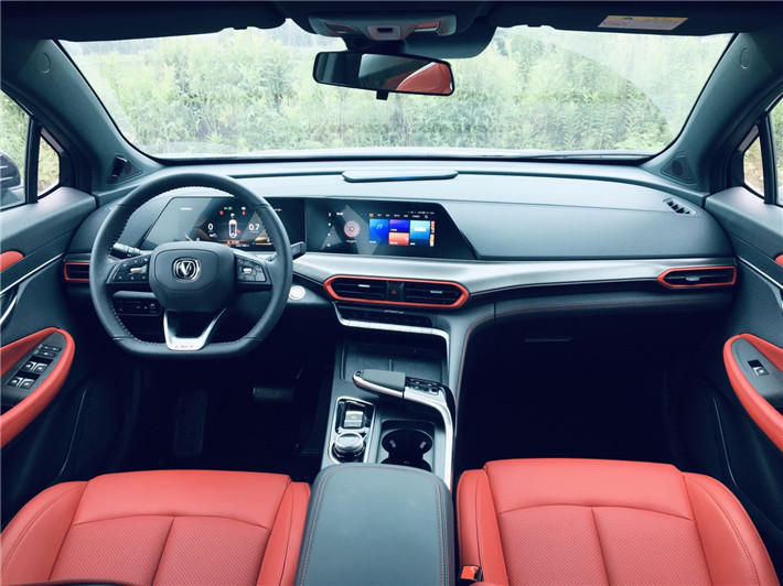 一台热门suv该有的特质它都有,体验长安uni-t