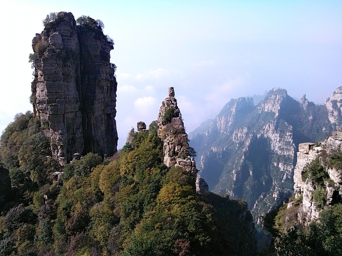 河北很受欢迎的一座山,最高峰佛光顶海拔2096米,是5a景区