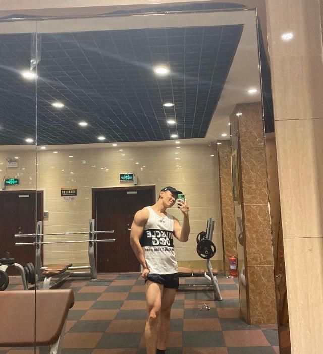 组图:爱好健身的北京26岁185cm中医小哥哥,有酒窝的男生真帅!