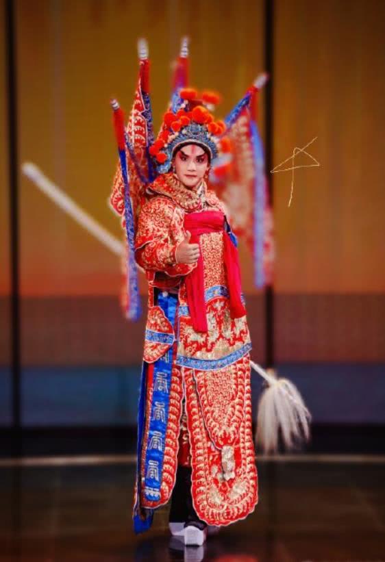 曾因腿长而自卑苦尽甘来的京剧武生终成古装男神