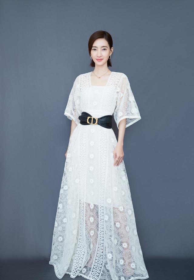 王丽坤剪短发,身穿薄纱连衣裙仙女气质十足,穿出了高级感|王丽坤|发型