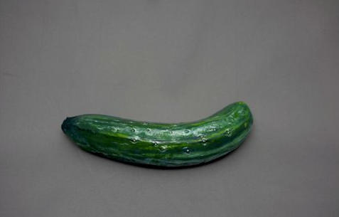 看起来是根黄瓜,剥开之后却是一根香蕉,你想吃嘛?