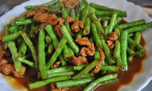 豆角炒肉豆角有人焯水有人直接炒大厨都不对难怪不好吃
