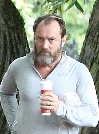 48岁裘花裘德洛近照侦探3再不开拍华生都要秃顶了