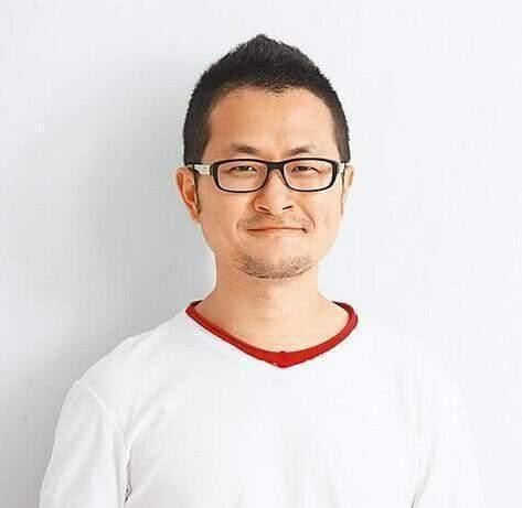 42岁那年,九剑赢得了前情人的爱情,他为妻子产前的痛苦伤心不