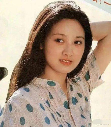 演员李建群曾是第一古典美人和她同岁的几位女星也是各有各的美