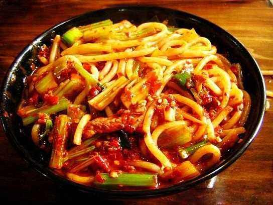 教你美味解馋的泡菜炒米粉,简单易学又营养好吃,孩子特喜欢