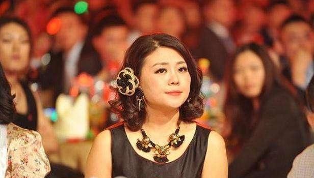 很多美女高管们开始纷纷出逃,张振新曾经的秘书,佳禾集团董事长赵苗苗