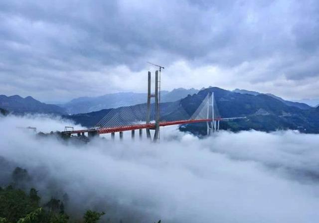 世界上最高的桥梁,竟位于我国境内,被称为"架在云上的桥"