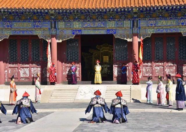 大臣朝拜皇帝剧照