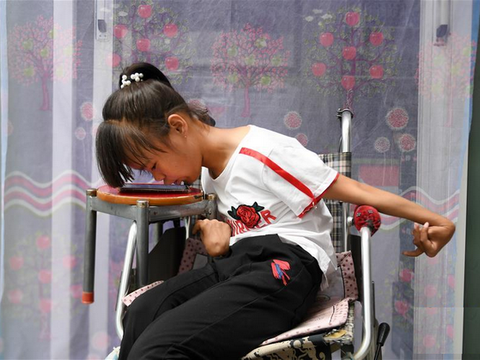 轮椅女孩:只要我能动,我就能拥有自己的人生