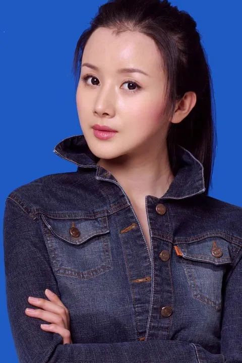 39岁孙菲菲近照认不出?脸部僵硬显老?古典美女退圈成全职妈妈?