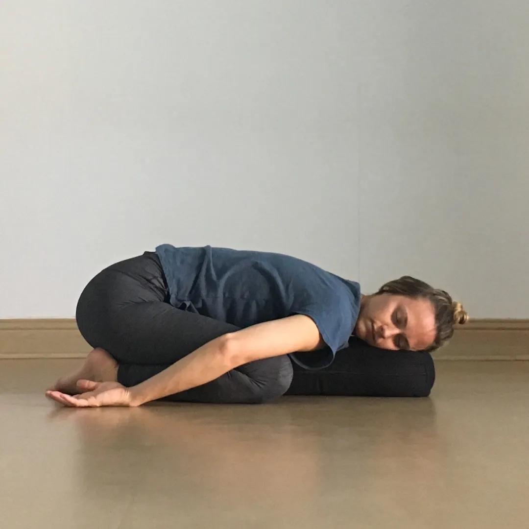 夏季养护肝脾从这套阴瑜伽体式入手助你疏通经络排出毒素