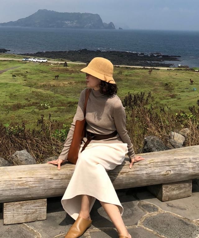 女人50岁以后夏天少穿运动鞋瞧三木妈妈这样穿优雅显气质