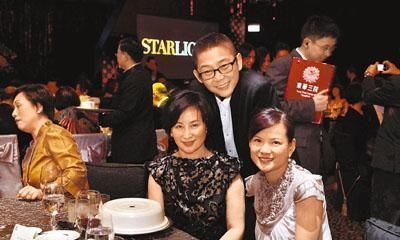 赌王离世何超琼接管家族企业,她与绯闻恋人俞琤的感情怎样了?|何超琼|俞琤|赌王_新浪新闻