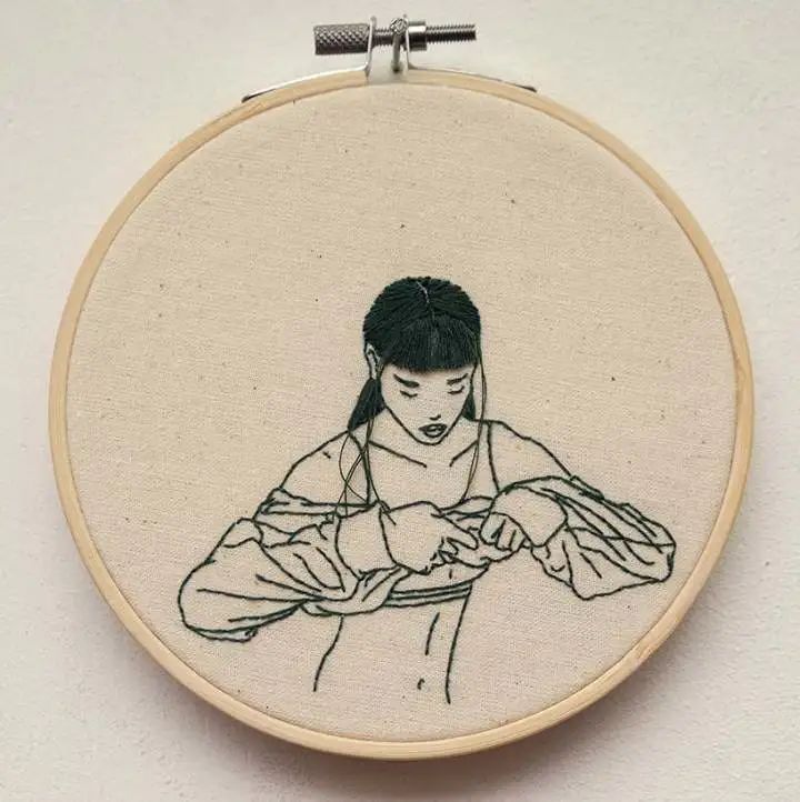 用刺绣的方式画速写,画布上女孩垂下的头发,有种独特的美感|速写|刺绣
