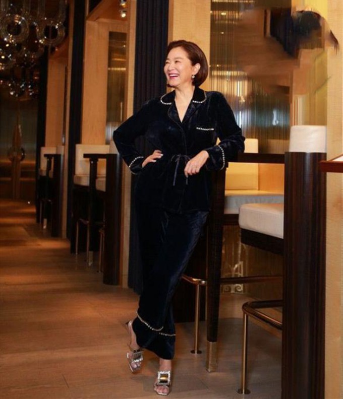 62岁胡慧中近照曝光面部变形发福成大妈曾因拍戏被严重烧伤