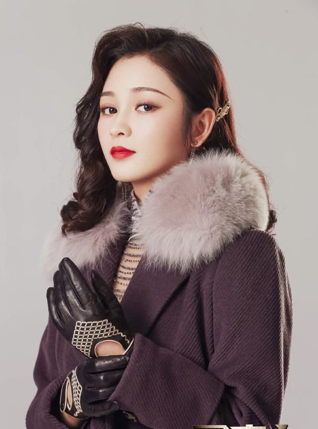 杨幂也捧不红的王一菲,颜值不输热巴,旗袍,洋装美得惊艳时光!