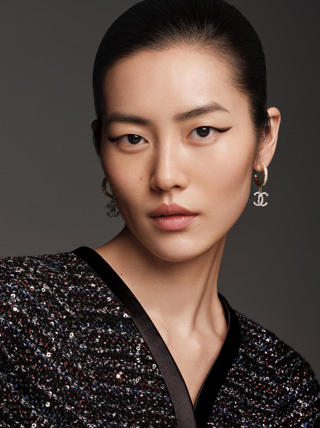 香奈儿品牌形象大使刘雯拍摄的一组创意妆容大片释出!