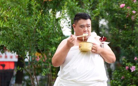 德云社孙越晒午饭图片,粉丝纷纷调侃才体重298斤,还可以继续涨