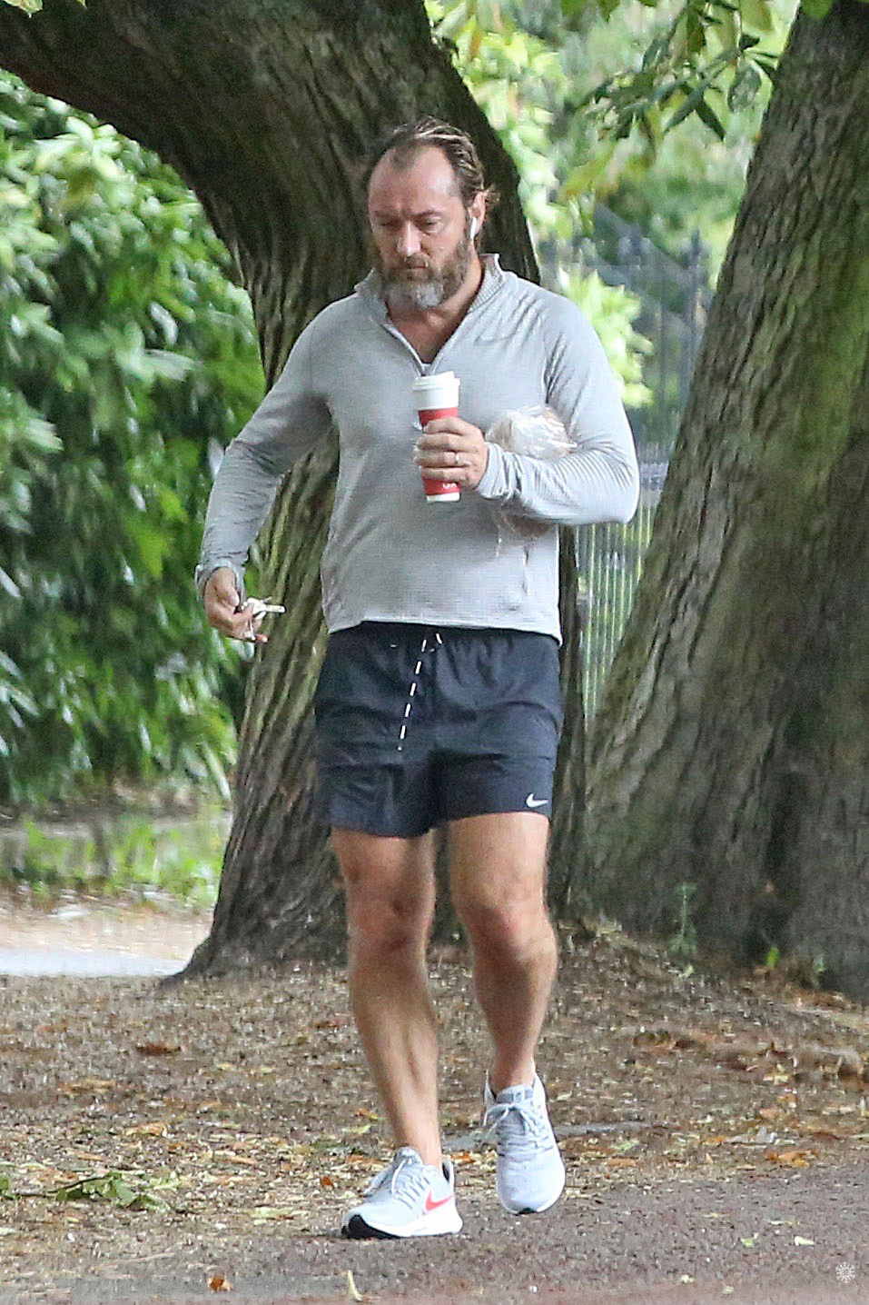 48岁裘花裘德洛近照侦探3再不开拍华生都要秃顶了