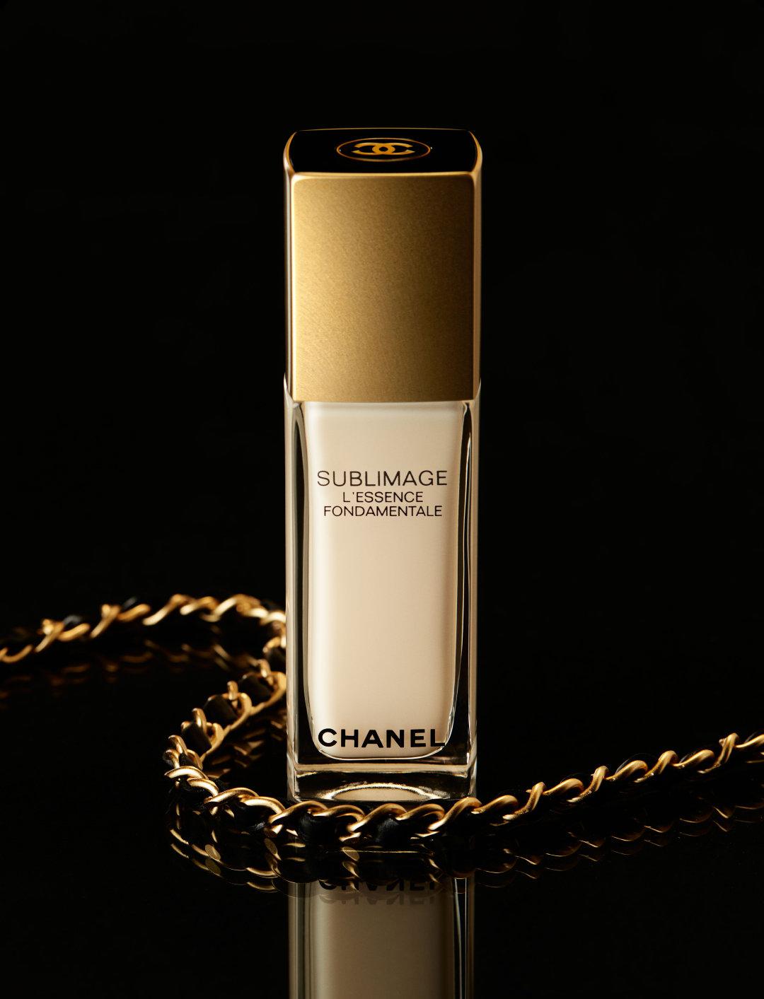 香奈儿品牌形象大使刘雯拍摄的一组创意妆容大片释出!