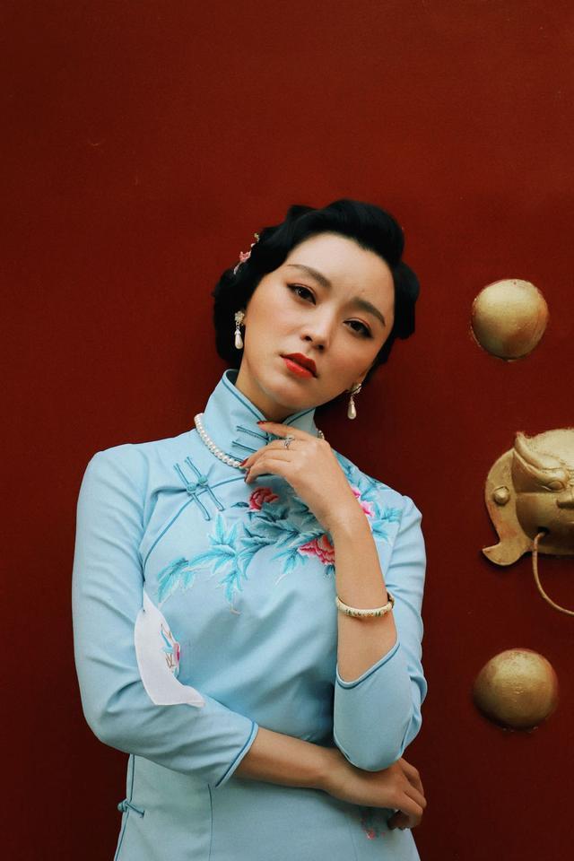 她是范冰冰的替身,如今逆袭成女一,穿旗袍美得明艳又大气!