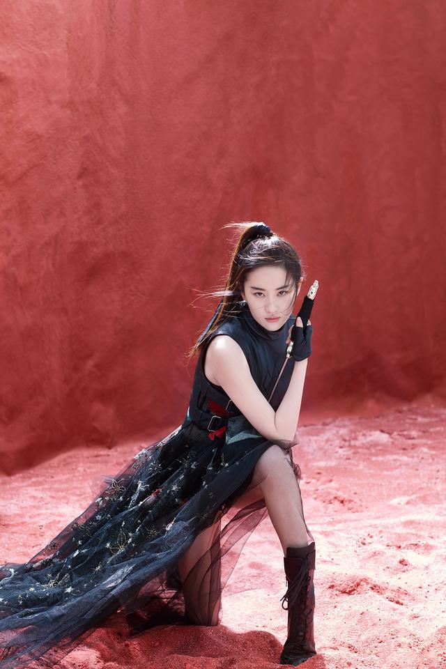 刘亦菲太有花木兰的气质了穿绣花长裙舞剑的姿势真是又美又飒