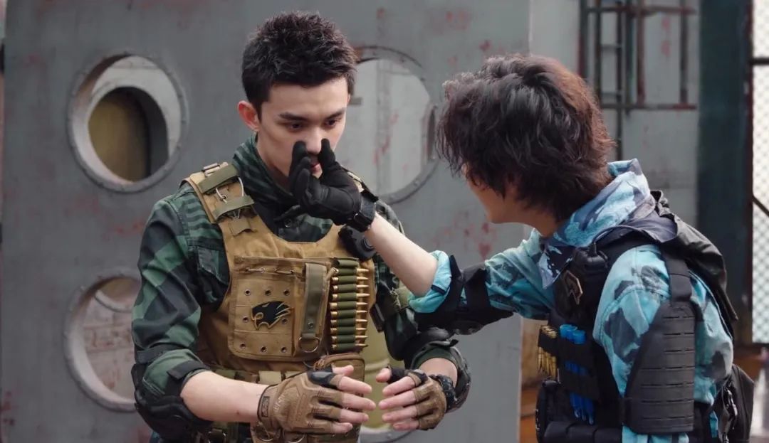 鹿晗吴磊主演新剧《穿越火线》开播,看完第一集感觉怎样?