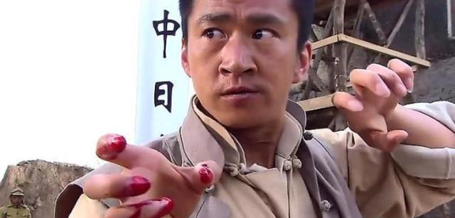 更是连子弹都能轻松躲过,甚至还能不靠任何武器"手撕鬼子",真的是将