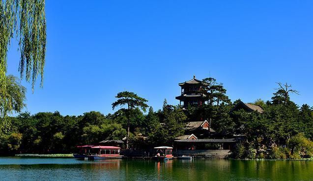 河北承德避暑山庄曾是皇家园林现如今成旅游景点