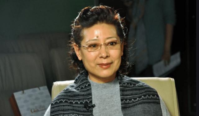 45岁二婚嫁高官被宠21年,67岁依旧气质十足|关牧村|江泓|气质_新浪