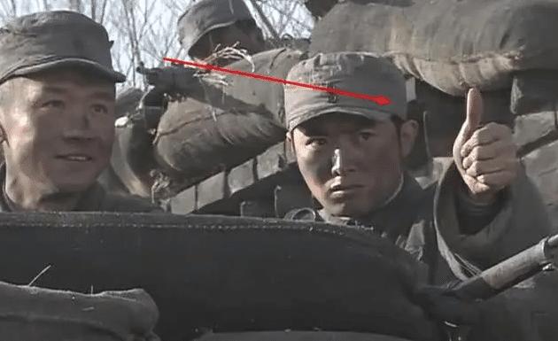 老版《亮剑》里,赵刚虽然也是一位"神枪手",但是该瞄准还是会瞄准,该