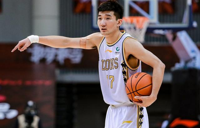 24分钟69分!广厦火力全开提前打卡,孙铭徽被吹违体引李春江不满