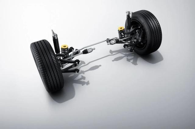 前后悬挂的解读,我们可以轻松发现,它不仅拥有比同级车型更厚道的材料