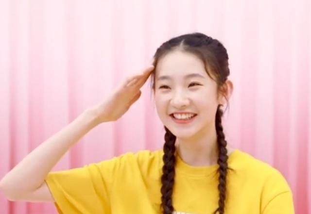 张艺凡不是她的真名,是小时候算命先生,听起来比艺凡好