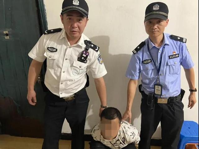 二级高级警长默默系上武装带|冯锋|白衬衣|马洪斌_新浪新闻