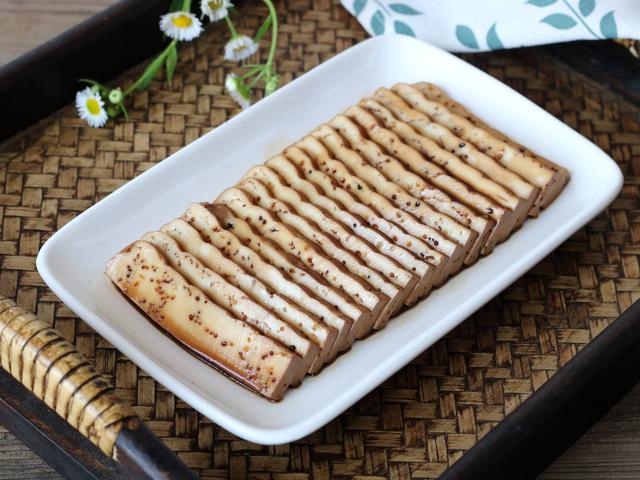 原来鸡蛋干做法这么简单,一蒸一泡,馋到流口水,零食有着落了