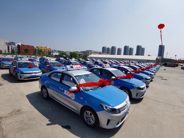 东风悦达起亚首批500台福瑞迪双燃料出租车正式交付