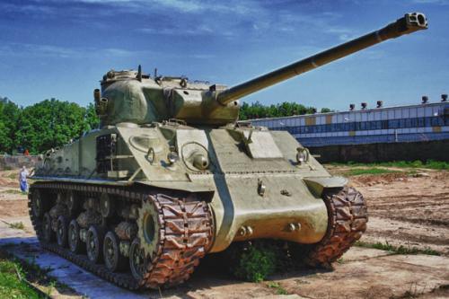 以色列m51谢尔曼坦克,打穿早期t-72没问题,但对付不了t-72b