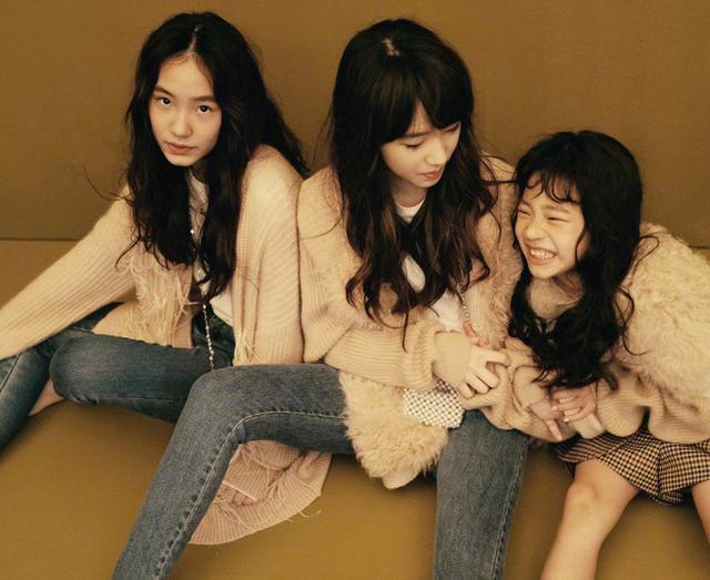 小s三个女儿拍写真姐妹三人面对镜头比专业模特还专业