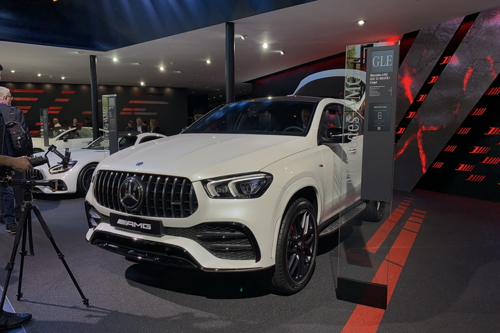 全新AMG GLE 53正式上市，搭3.0T轻混系统，配四出排气设计