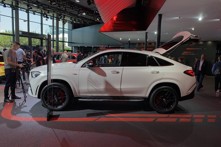 全新AMG GLE 53正式上市，搭3.0T轻混系统，配四出排气设计