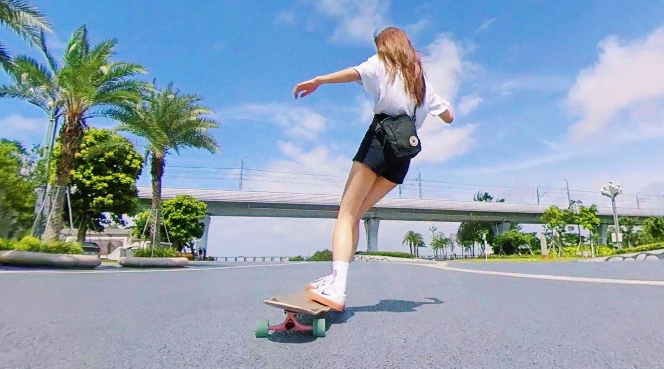 滑长板的长腿小姐姐又帅又美本期